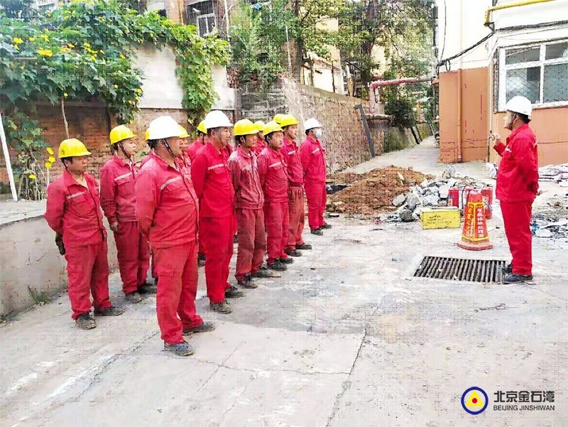 眾人一心,、創(chuàng)新攻堅，煤氣管道帶壓封堵維修改造